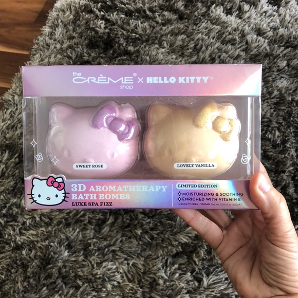 THE CREME SHOP X HELLO KITTY SET OF BATH BOMBS NEW - Picture 4 of 4